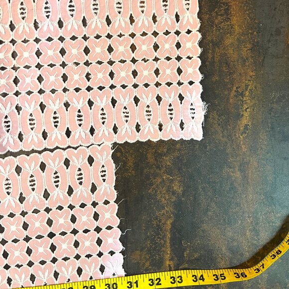 7 Count Vintage White & Pink Rectangular Eyelet Lace Doilies, Various Sizes - Picture 5 of 6